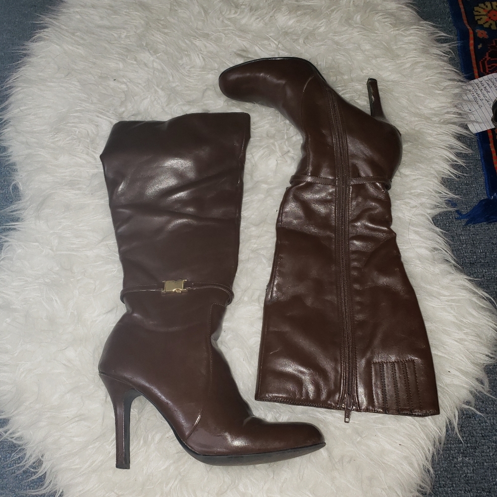 Brown Round toe Heel Boots